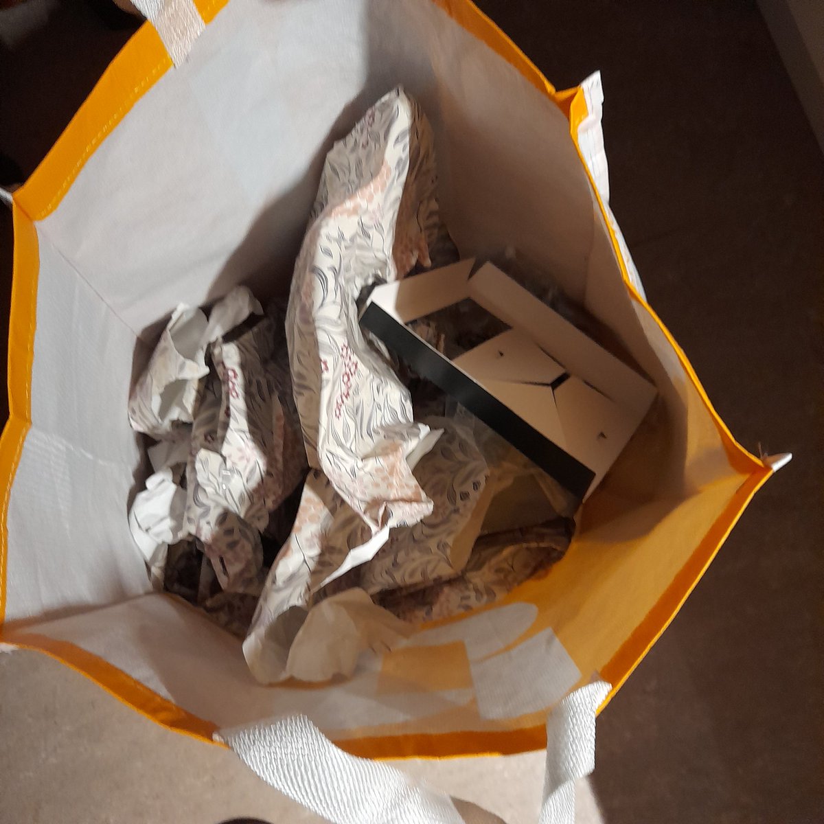 💕 Min "flock " kunde inte hålla sig..fredag firar vi..men nej..
7 paket kommer dom hit med redan idag 
Mitt i min "ständing "för att att kunna ta emot mina goa Fina vänner 💞💞💞
Var väl inte "den fräcshaste 66åringen 
Skit samma. 
Min älskade "flock 🥰🐷🐷🐷🐷🐷🐷
Pussar 😘