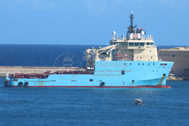 Shipguru's tweet photo. #norwegianbuilt #offshoretug_supplyship #SEA_BANCKERT #towing #pipeburyingvessel #CASTORO_10 #leaving #grandharbourmalta during her #maidencall #bound to #bourifield, #Libya - 04.11.2025 - https://t.co/nfgboxc3g3 - NO PHOTOS can be used or manipulated without our permission https://t.co/7HEGdhwNEx