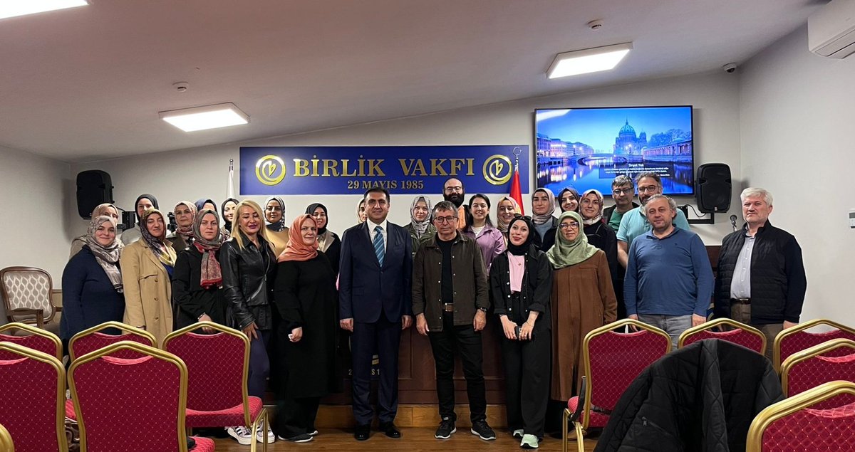 🔷️Millî Eğitim Müdürümüz Murat Mücahit Yentür, İslâm Türk Düşüncesi ve Bilimi Akademisinde Prof. Dr. Tahsin Görgün’ün “Tarihyazımının Dekolonizasyonu: Hakikatin Hafızasıyla Yeniden Düşünmek” başlıklı dersine katıldı.

Görgün, modern tarihyazımının sömürgeci zihin kalıplarından