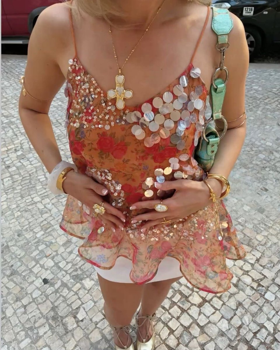 aypelotuda's tweet photo. enamorada d todo lo q tenga lentejuelas 🧜🏼‍♀️ https://t.co/iUyytXtt9S