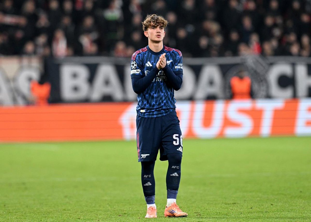 بمشاركته بديلاً مع #أرسنال أمام سلافيا براج.. 
#ماكس_دومان "15 عاماً و308 أيام"، يصبح أصغر لاعب في التاريخ يشارك بمباراة في #دوري_أبطال_أوروبا