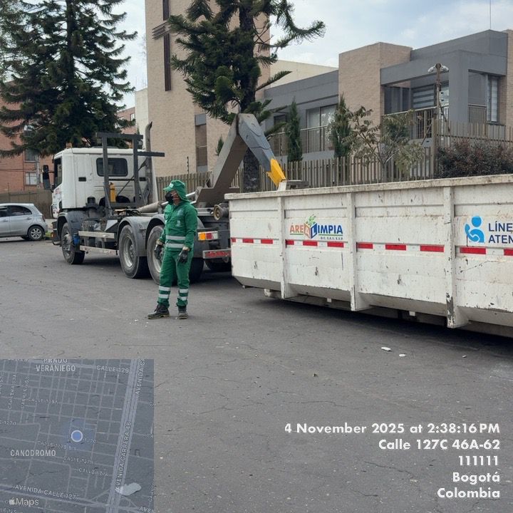 AreaLimpiaESP's tweet photo. #AEstaHora nos encontramos en el barrio tierra linda( CL 127C 46A-62), con nuestro #ECOPUNTO para que vengan y dispongan escombros y materiales voluminosos, aprovecha y deja los tuyos, ¡TE ESPERAMOS ! https://t.co/NVyzOMllE0