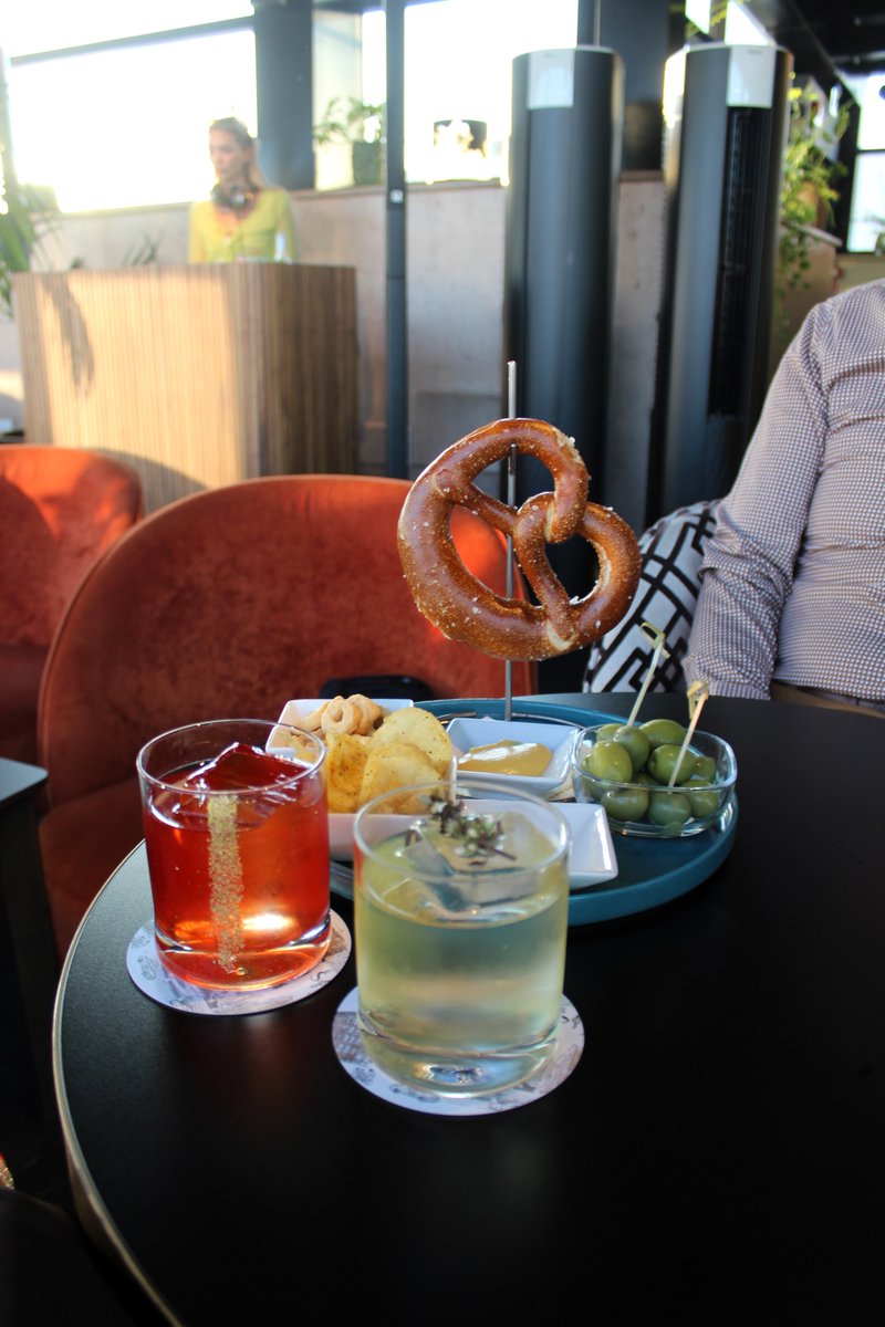 Laura Bailey tweet media