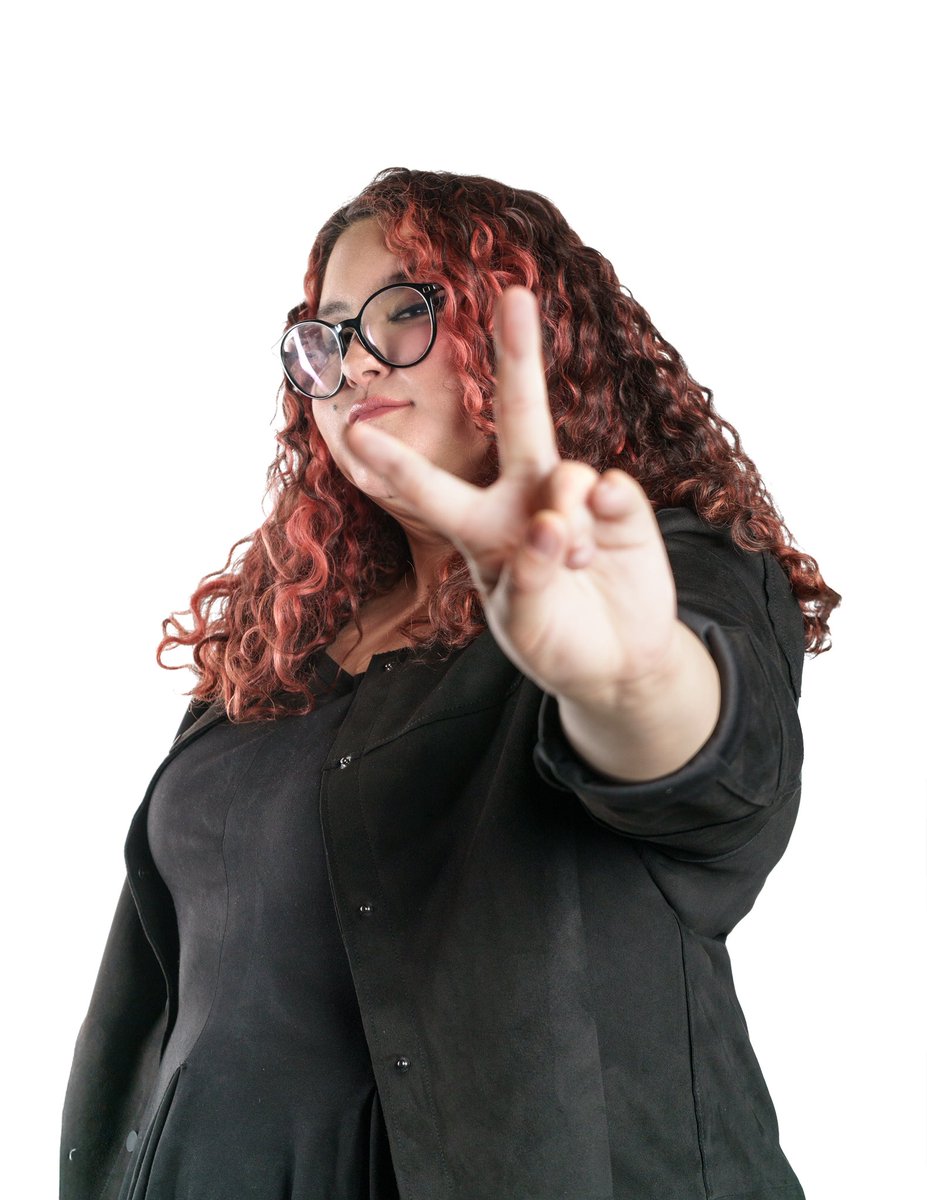 sosocaster's tweet image. [F/A] Concluida mi participación en #Worlds2025   me anuncio como F/A para proyectos por lo que resta de este 2025 ya sea como talento a cámara/ voz en off 

Tengo disposición de horarios y  motivación  para asumir nuevos retos, se agradecen mucho los 🩷 y RT