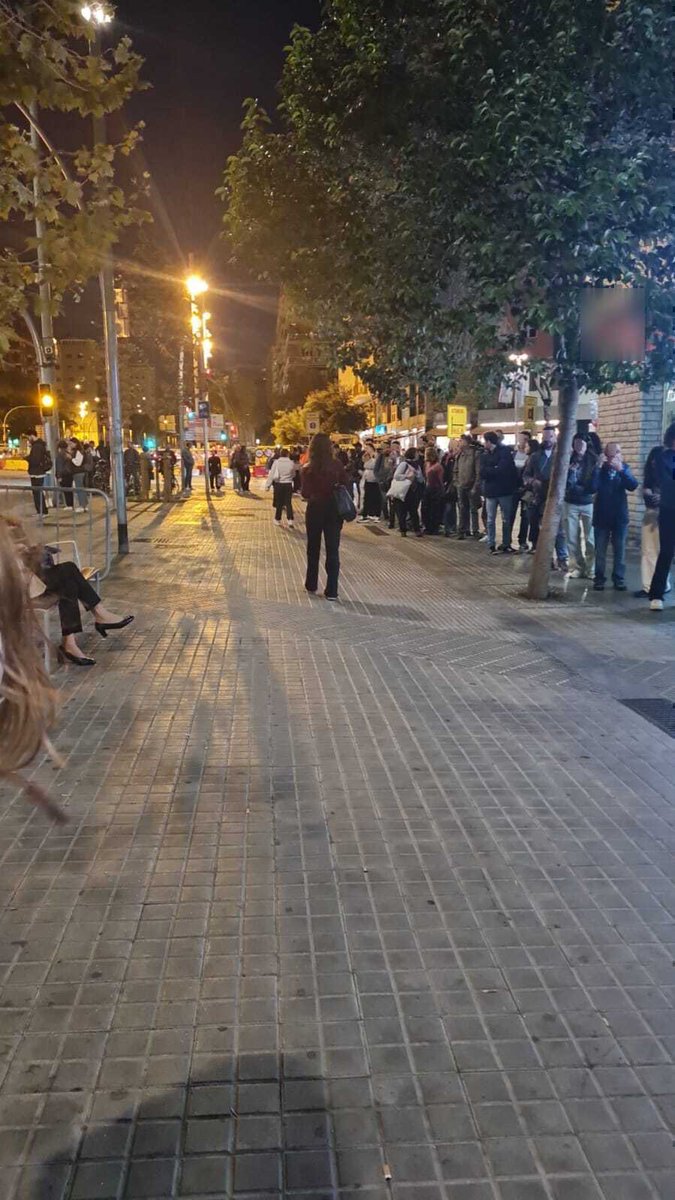 Tornen les cues de la vergonya a l’e4.
Aquet cop per tornar cap a Ripollet.
No hem millorat, estem pitjor que fa un any.
Seguim sense un transport DIGNE!
Necessitem solucions ARA, no al 2028.

<a href="/LLmtirado/">Luis Tirado/♥️</a> <a href="/manelnadal63/">Manel Nadal Farreras</a> <a href="/SilviaPaneque/">Sílvia Paneque</a> <a href="/eherreracaja/">Eva Herrera</a> <a href="/transportpublic/">PTP ~ Associació Promoció del Transport Públic</a> <a href="/territoricat/">Territori</a>