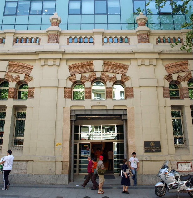santiagodotor's tweet photo. @Comillas_ICAI @fundacionICAI @googlemaps Por cierto, @ComillasICAI ocupa un precioso edificio de #ladrillo, obra de Antonio @PalaciosRamilo, construido entre 1912 y 1914. (Algo empequeñecido por la gigantesca ampliación de muro cortina). Más información en la guía de la @FundaCOAM: https://t.co/iTa8vNsOwj https://t.co/9tfKGUhzB1