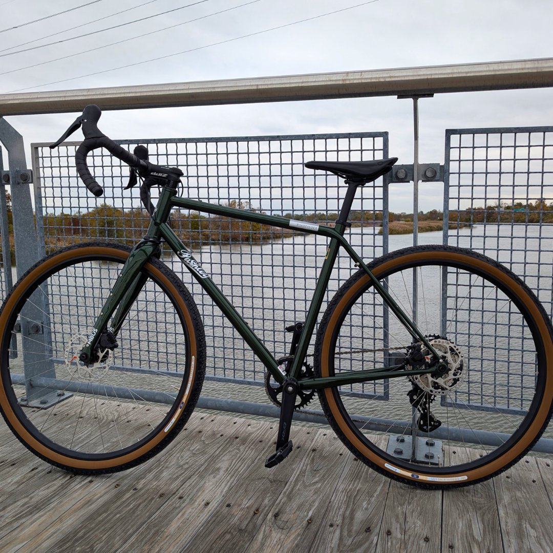 pashleycycles's tweet photo. ‘She flies’✨

Kurt’s Roadfinder X has arrived in the US.

“It’s a beauty - I'm fairly certain I have the nicest bicycle in all of Delaware now…”

Enjoy - from Britain, with love 💕

#Pashley #MyPashley #Roadfinder #roadbikes #gravelbikes #steelbikes #madeinbritain #bikelife https://t.co/KJHnC8ZBsN