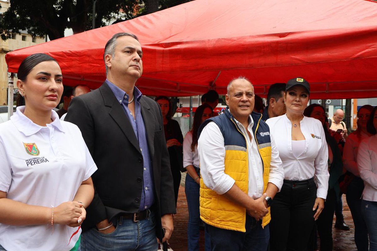 Hoy, la Personería de Pereira, en cabeza del Personero Leonardo Reales, hace entrega oficial de la primera camioneta institucional, un hecho histórico que marca un paso significativo en el fortalecimiento de nuestra gestión.