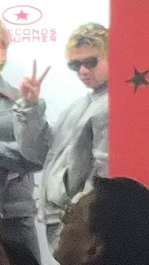 Calum is diva #5sosono