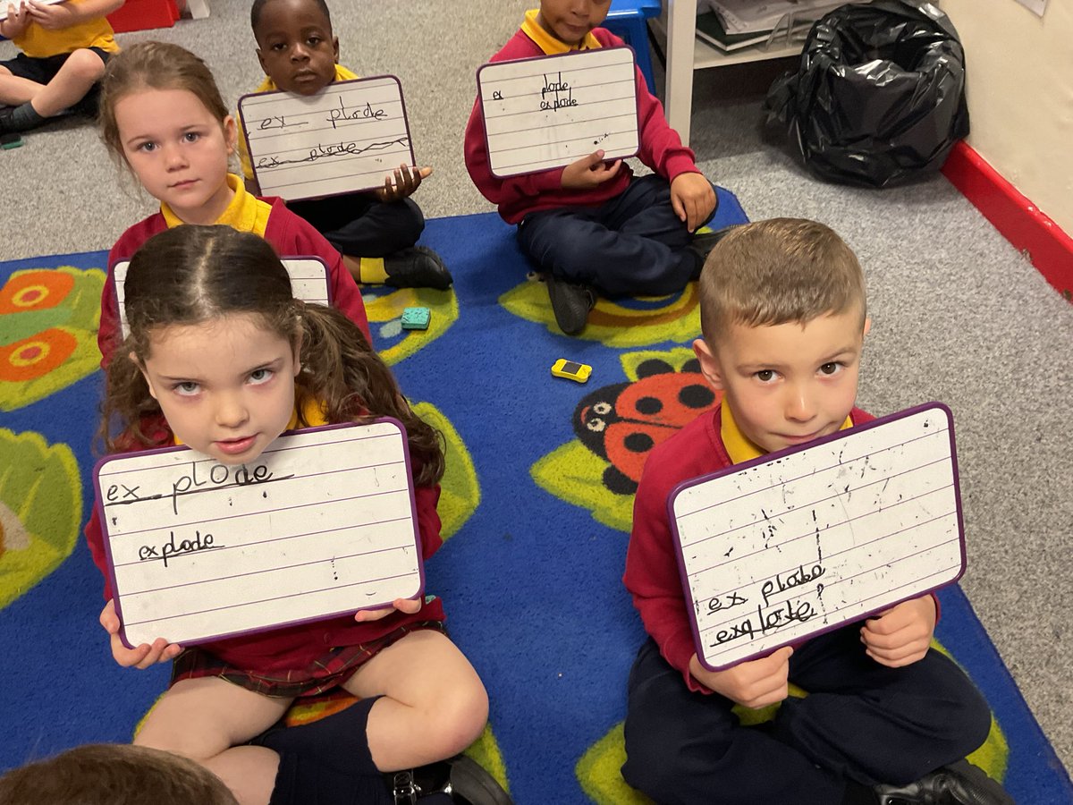 Amazing! Our first ever time writing a polysyllabic word during our phonics lesson!✍️ <a href="/KineticLetters/">Kinetic Letters</a> <a href="/StJamesChorley/">Chorley St James</a>