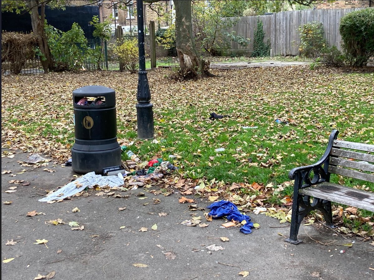 CllrMarcFrancis's tweet image. Seriously unimpressed with the state of Carlton Square &amp;amp; Garden earlier. It should be one of the jewels in Tower Hamlets' crown, but looks like it hasn't been litter-picked or swept in ages. I've asked for this to be done + monitored, but LBTH also needs to show it much more love