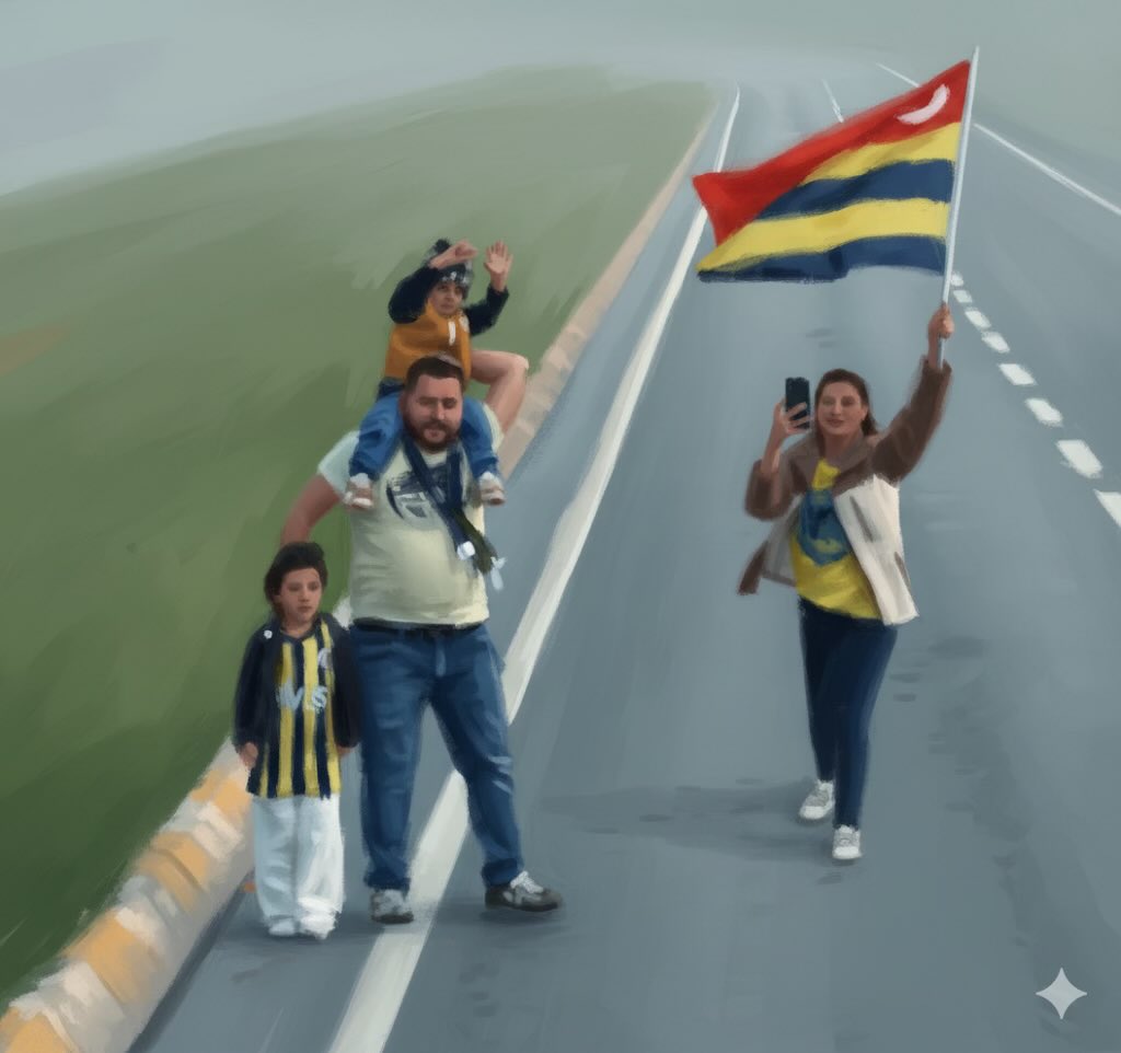 tuncayyavuz's tweet image. Tam Türkiye’ye ait bir görüntü bu ya. Takım sevmenin binbir türlü şekli var dünyada ama çoluk çocuğu alıp yola atlama, takıma el sallama, çocukların yüzündeki şaşkınlık, baba iki büklüm, aile sancağı annede, bunlar tam bizlik.