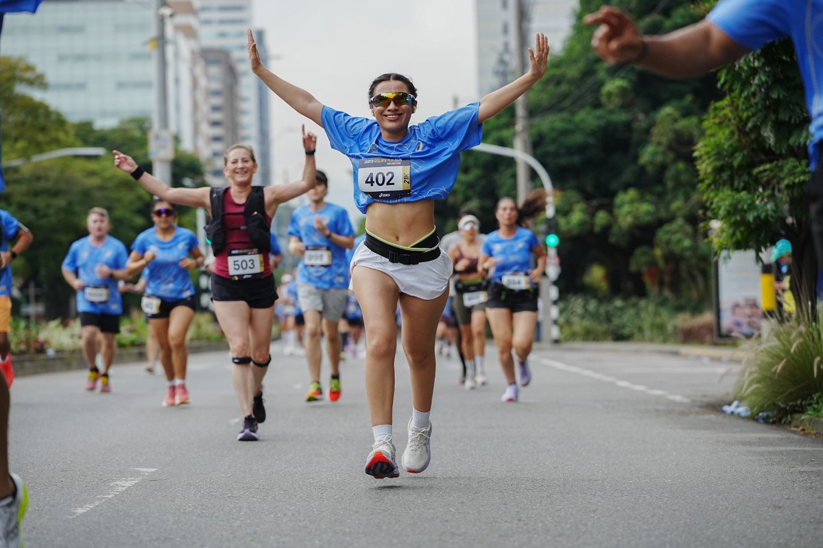 📸✨ 
ASICS Golden Run Medellín, una experiencia vibrante, impecable y llena de belleza.
Desde el primer kilómetro, la ciudad se vistió de energía, ritmo y emoción. Cada paso, sonrisa y paisaje urbano fue una combinación perfecta entre atletas y ciudad.
🏃‍♂️💛 Medellín brilló.