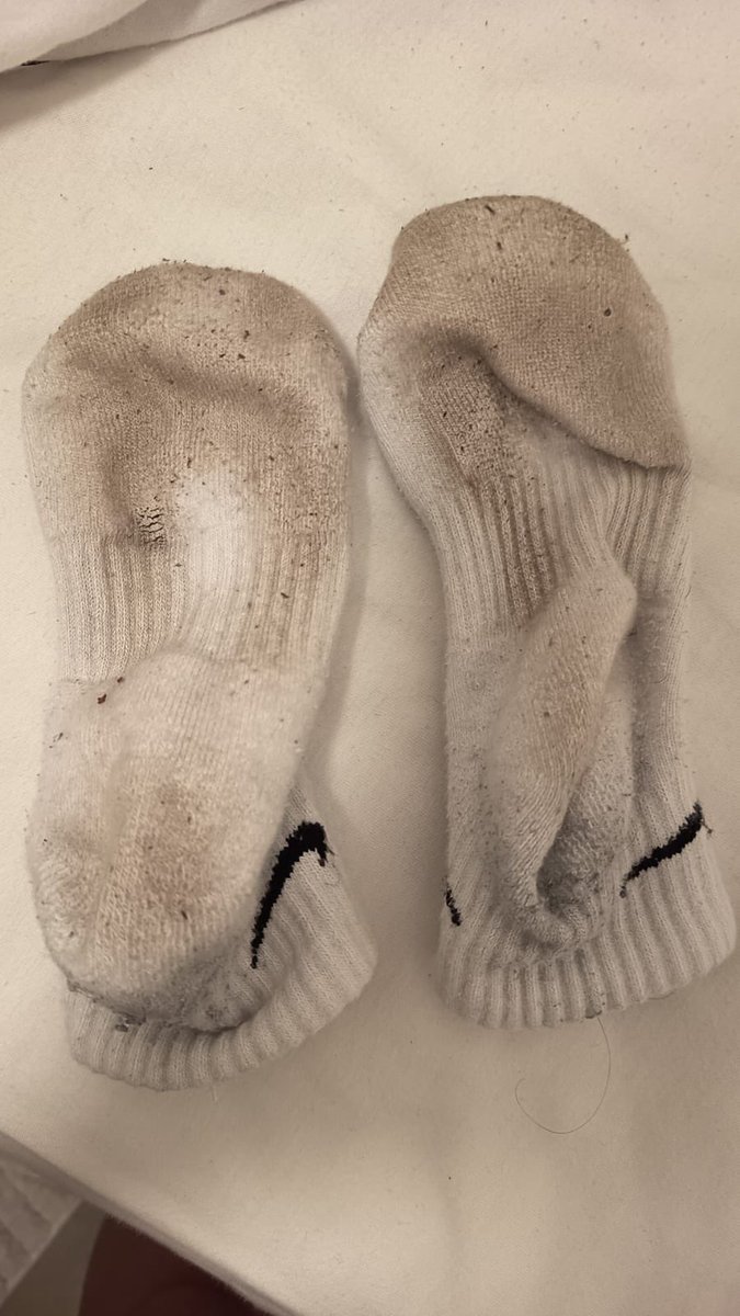 🧦. Cette paire bien sales et puantes à été réservé par un bon chien ! 🤭 si toi aussi tu veux acheter des chaussettes sales viens en dm ! Je te garanti que tu sera pas dessus par ton colis ! 😌
#socks #girlsocks #feetfetısh #teensocks #domina #soumis #femdomfeet #findom