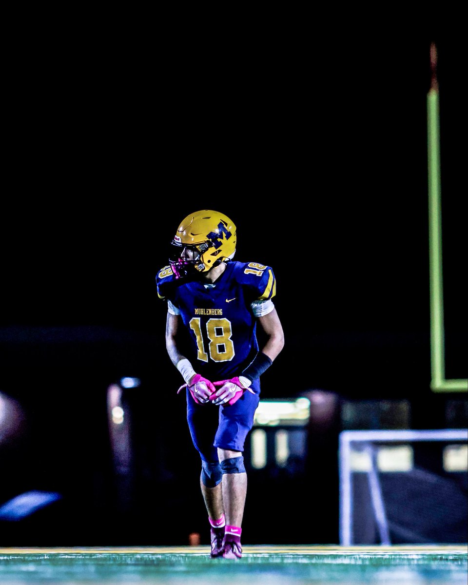 Senior Year Highlights! 

Season Stats: 

41 receptions, 611 receiving yards,  6 receiving tds
311 rushing yards, 6 rushing tds
2 INT, For TD

hudl.com/v/2T8iV2