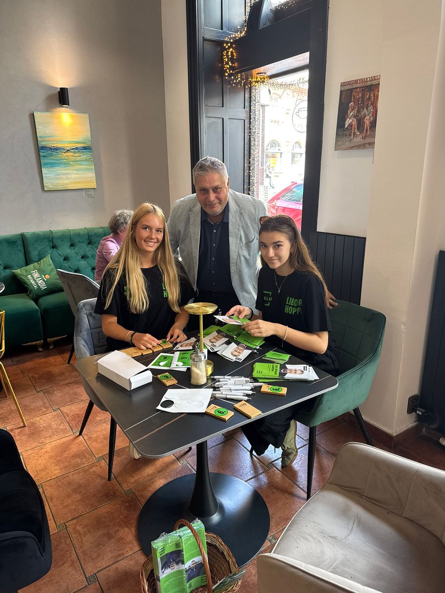 LiborHoppe's tweet image. Ohlednutí za kampaní 💪🇨🇿
Když se ohlédnu zpátky, vidím stovky rozhovorů v ulicích, tisíce kroků po městech i vesnicích a hlavně lidi – dobrovolníky, kolegy, přátele i úplně cizí, kteří věřili, že má smysl volit.

👉Byla to náročná, ale neuvěřitelně zábavná cesta. Naučila mě…