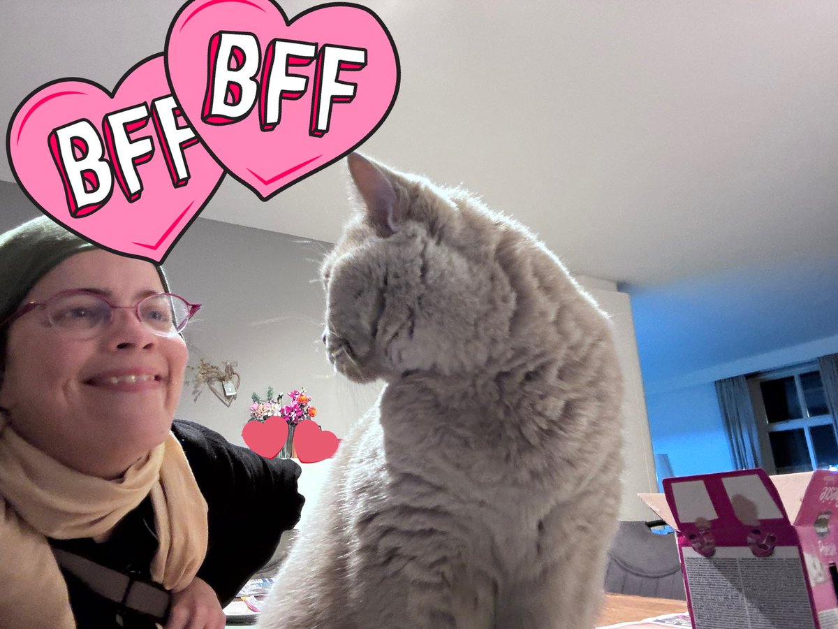 Personeel weer terug van korte maar te lange vakantie 😼samen eten 😻