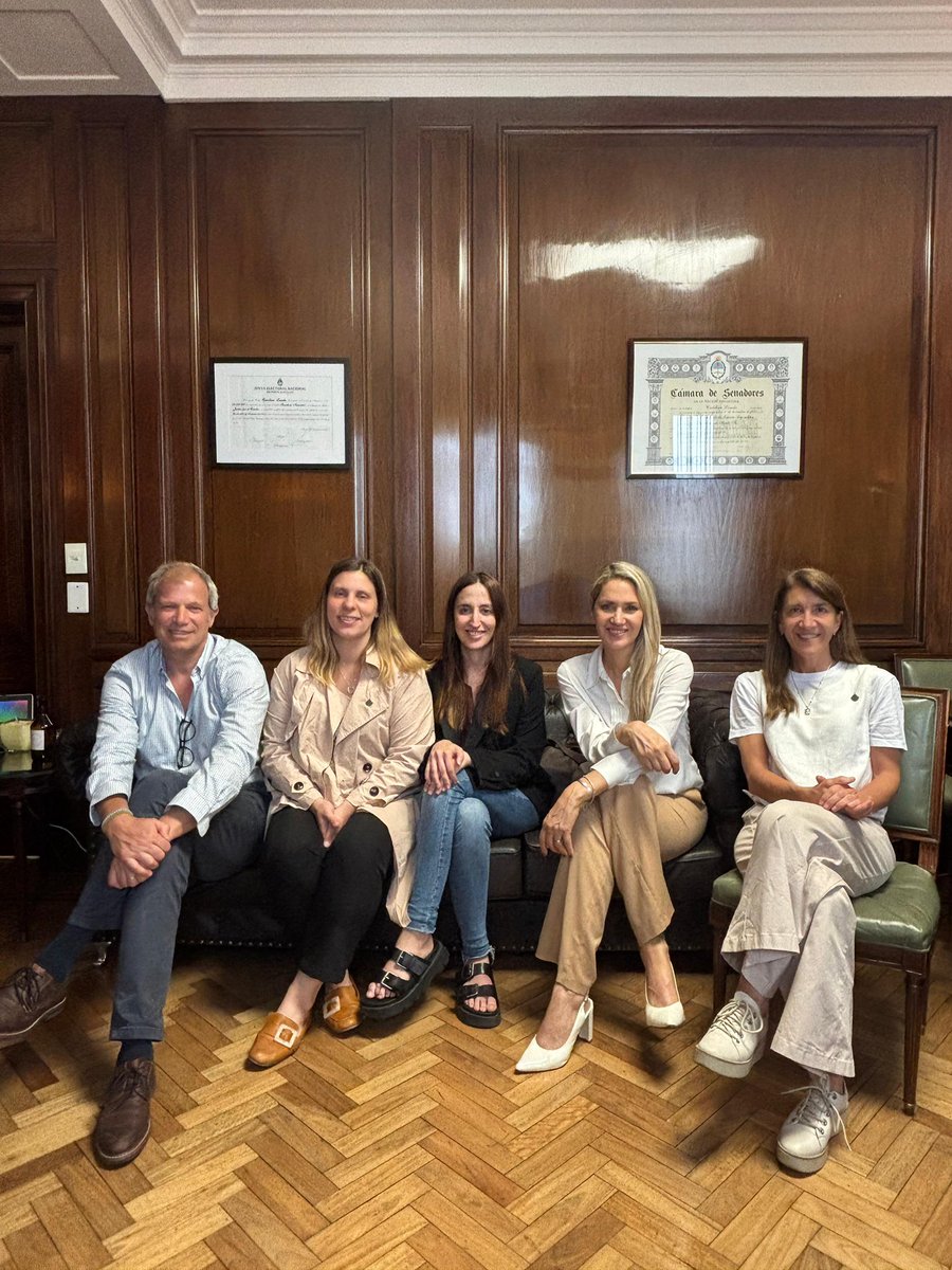 Reunión de trabajo con la senadora <a href="/carolinalosada/">Carolina Losada</a> | Trabajando en la agenda legislativa del agro 🏛️🌾