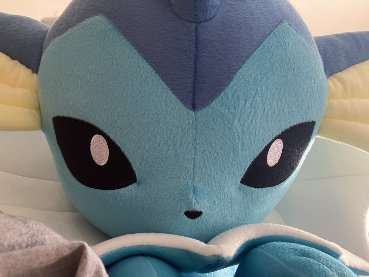 Vaporeon_Ganda's tweet image. Please keep filling my timeline with pics of life sized vaporeon plushes