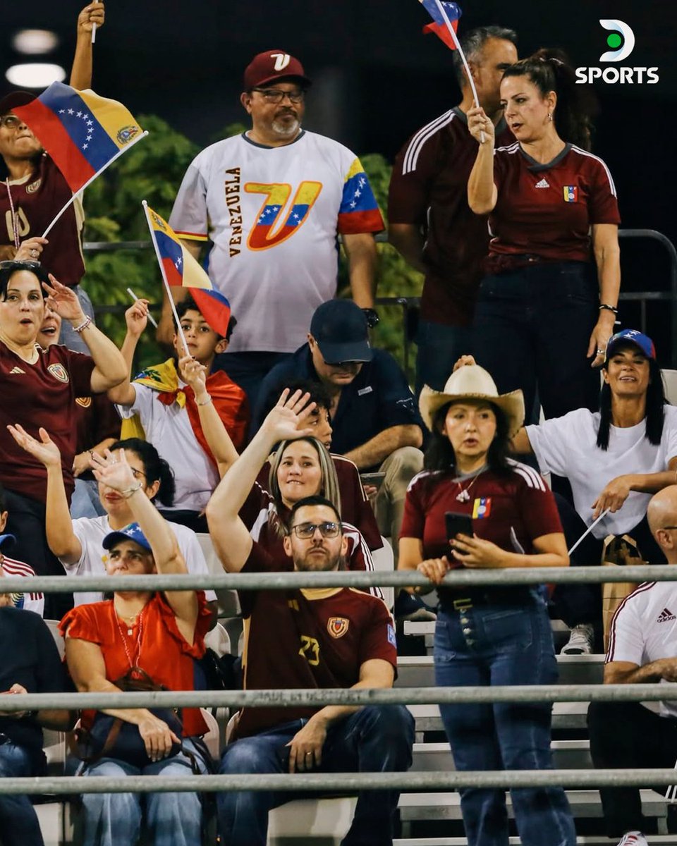 DSports's tweet photo. ¡IMÁGENES PARA EL RECUERDO! 📸

🇻🇪 Revive las emociones que dejó el triunfazo de Venezuela sobre Inglaterra por la primera fecha del #MundialSub17EnDSPORTS.

Con este debut ¿Puede ilusionarse La Vinotinto? 🤔 https://t.co/fEGkZZniRN
