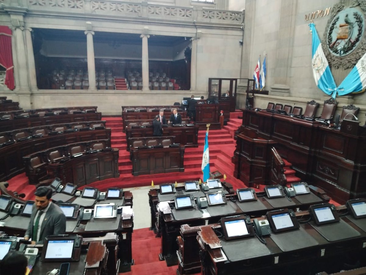 lahoragt's tweet image. #AhoraLH | Cinco minutos después de la hora acordada para reanudar la plenaria para elegir al primer secretario del Congreso de la República, los diputados que solicitaron el amparo no se han presentado.

📷✍️: Joel Maldonado/LH