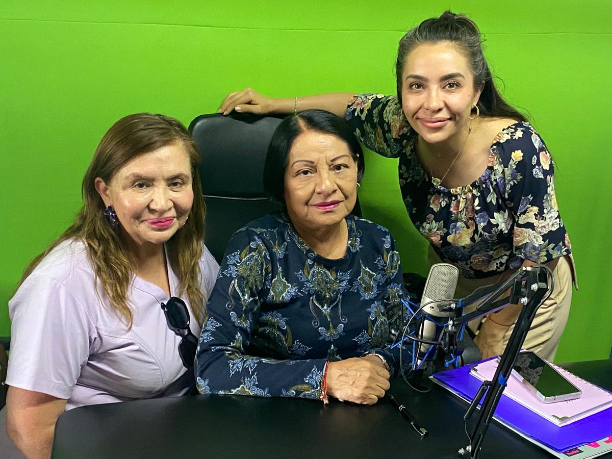 Hoy en #CincoMujeresRadio vamos a platicar con nuestras asesoras dermatológicas. 

📻 Les invitamos a escuchar La HR 1090 AM en punto de las 15:00 horas.

📲 También pueden seguir la transmisión en vivo a través del Facebook de La HR: facebook.com/lahr.mx