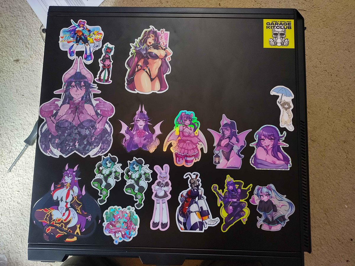 I need more girls with horns for my case, there's not enough. 
Totally unrelated but you should grab some stickers from <a href="/LavenrPink/">𝓛𝓪𝓿𝓮𝓷𝓻Pink</a> or join their sticker club!

it missed the image last time, woops.