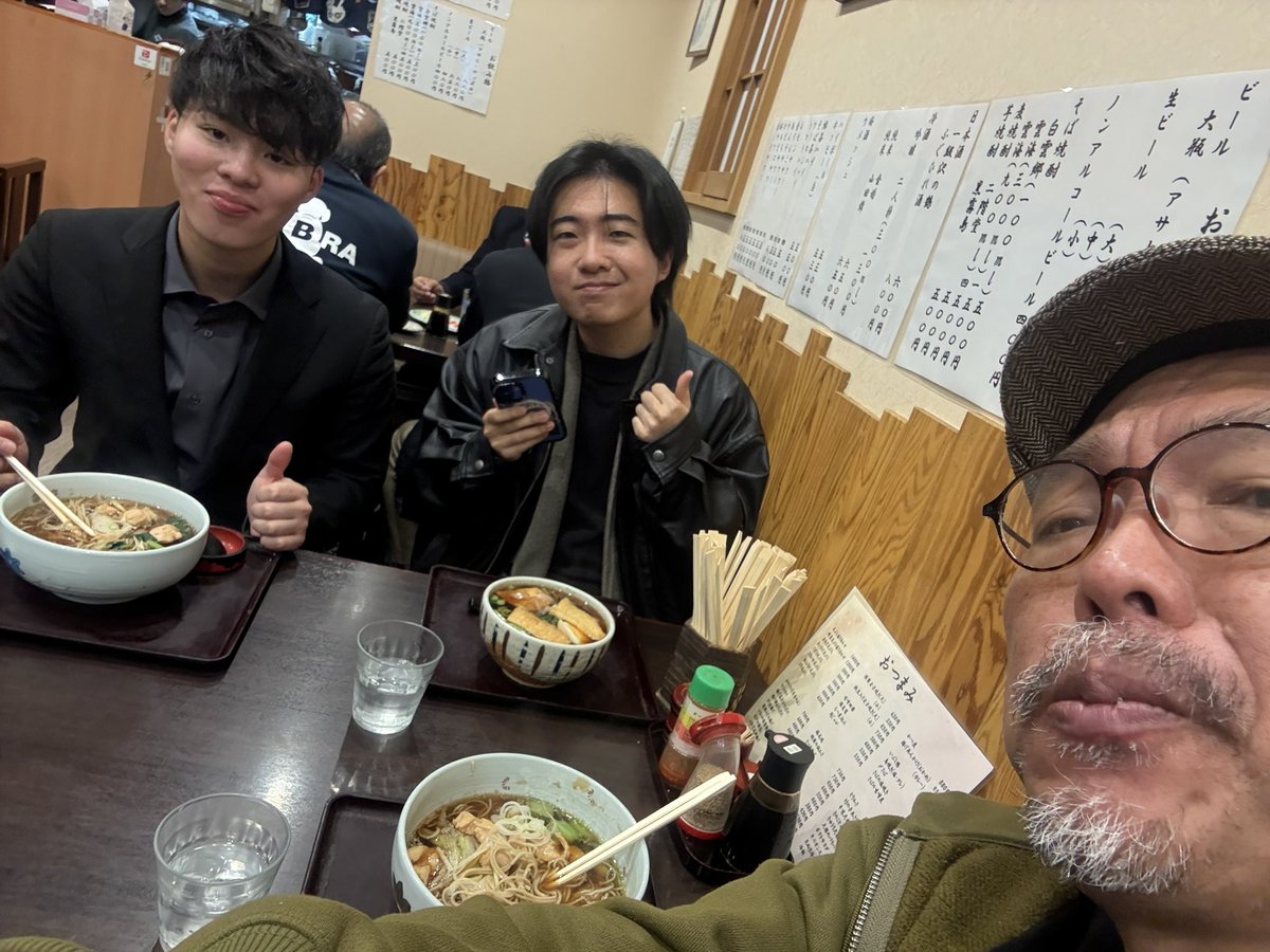 腹が減っては戦はできぬの図。
#田原町　#田原町甲州屋