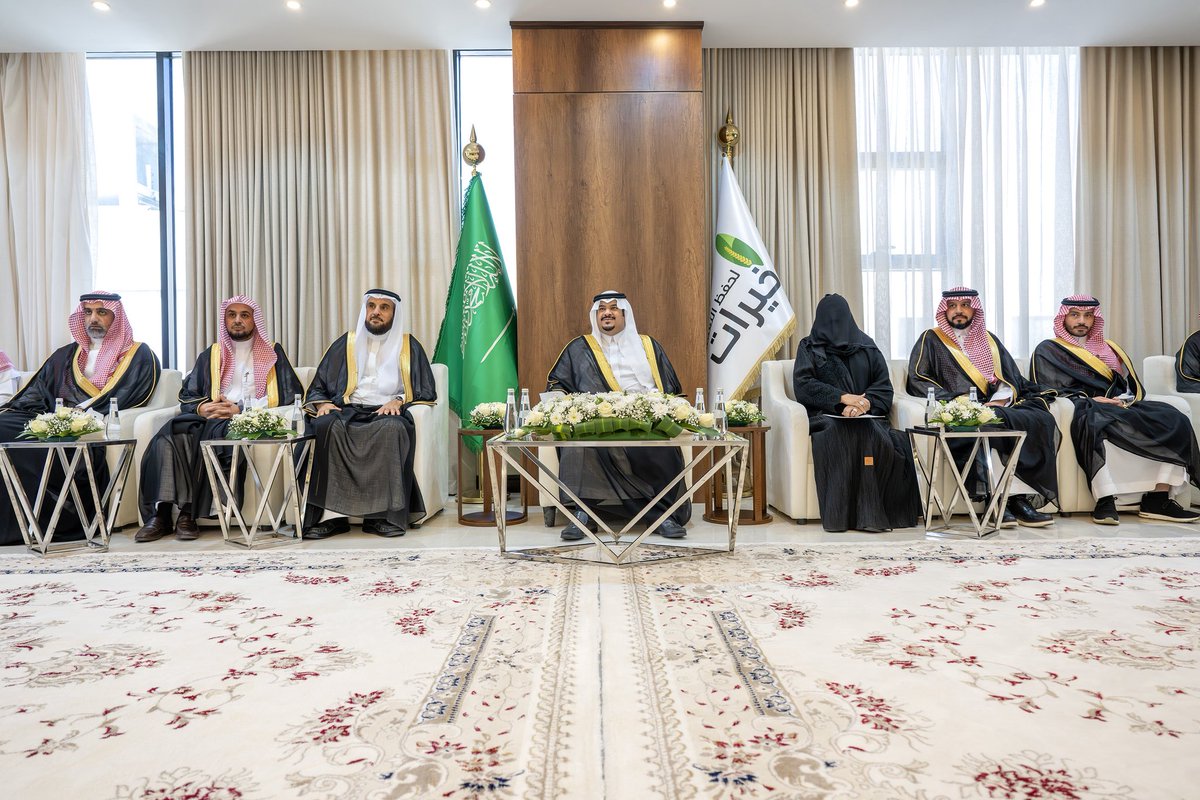 دشّن صاحب السمو الملكي الأمير محمد بن عبدالرحمن آل سعود، نائب أمير منطقة الرياض، مقر جمعية خيرات الجديد ومركز روشن لحفظ النعمة. يُعنى المركز بجمع وتحضير وتغليف وتوزيع فائض الطعام بكفاءة على المستفيدين، تأكيداً على التزامنا بأهمية حفظ النعمة والحد من الهدر الغذائي

<a href="/emara_alriyadh/">إمارة منطقة الرياض</a>