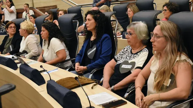 #Trascendental #CausaFentanilo Reunión en el Concejo de diputados nacionales con familiares de víctimas "Viví los relatos con mucho dolor, las familias de las víctimas hablan de una masacre. Cuando el Estado se desregula, pasan este tipo de cosas <a href="/Leo_Caruana/">Leonardo Caruana</a>