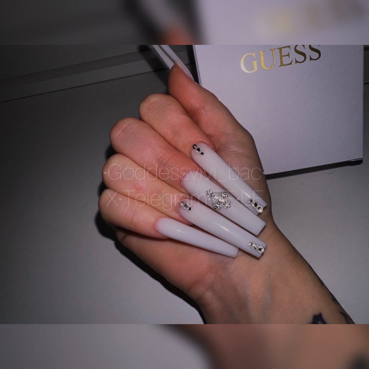 Meine neuen Nägel dürfen nun mit 75€ von euch beglichen werden 💅