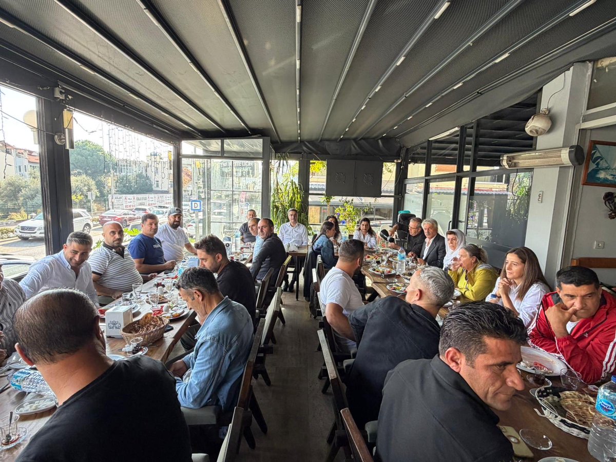 Bugün Marmaris’te halklarla kahvaltıda buluştuk. Her biri barış içerisinde birlikte onurlu özgür yaşam için yıllardır mücadele eden yoldaşlarımızla bu süreci hedefine ulaştırmak için tüm gücümüzle çalışacağız. Ve ülkeye barışı hep birlikte getireceğiz.