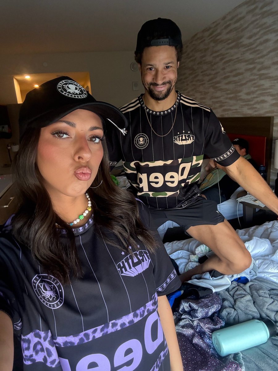 𝙜𝙧𝙤𝙤𝙫𝙮 𝙦 ✌🏽 (@quintobeann) on Twitter photo 