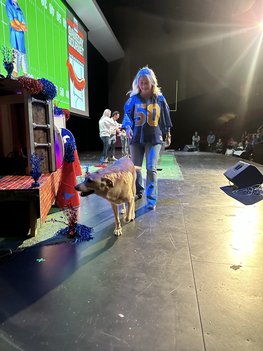 Angela Gallo tweet media