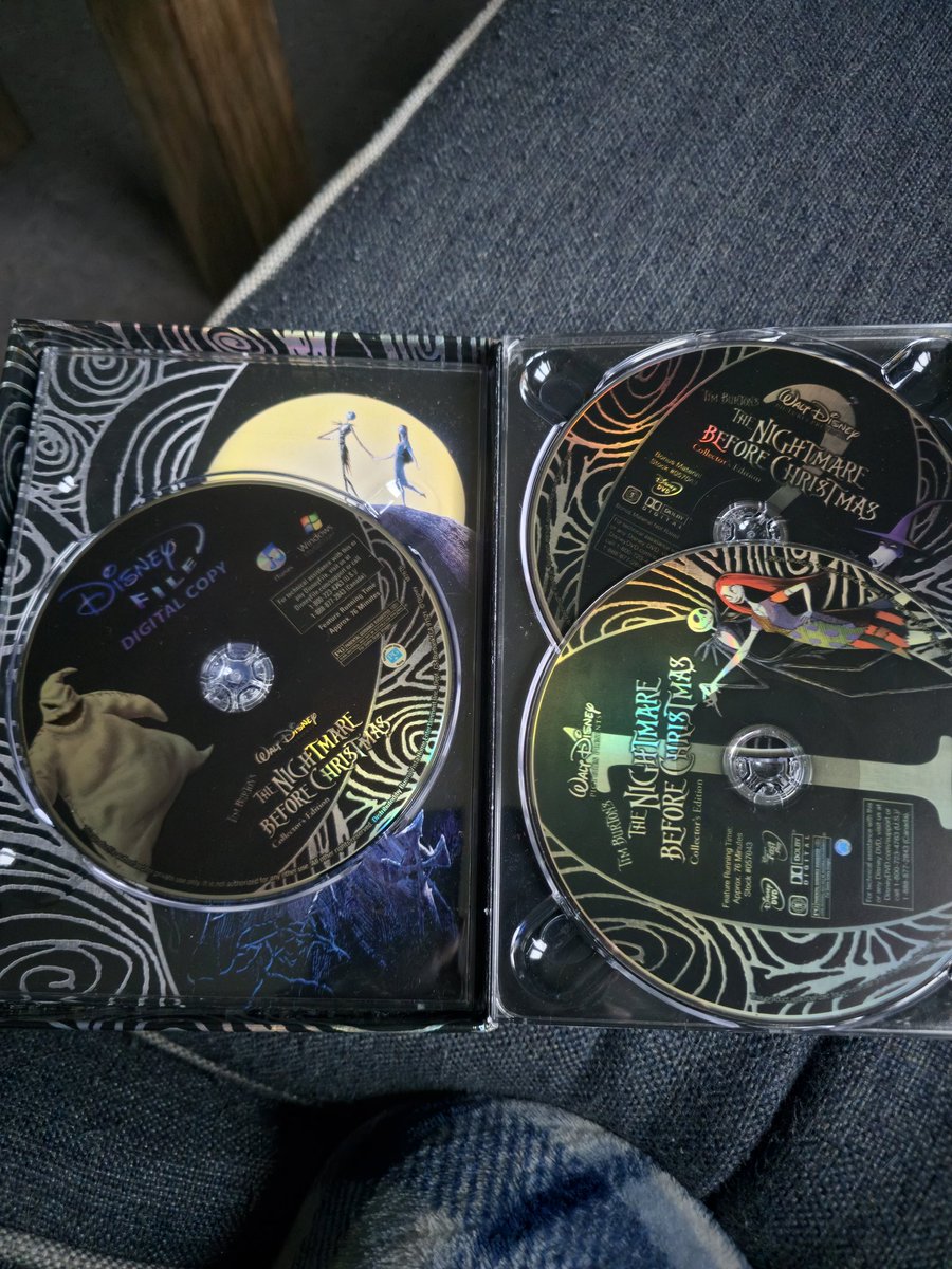 Got my favorite movie on DVD in 2008. Streaming is good but I absolutely love this packaging. Nothing beats physical media. Happy Tuesday 😊