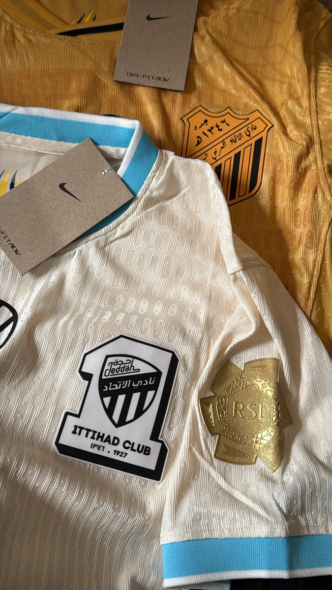 شعارنا ذهبي لونك جميل ربان السفينه جمهورك يا إتي ليله فرح ليله انتصار ليله صفراء بإذن الله 💛💛