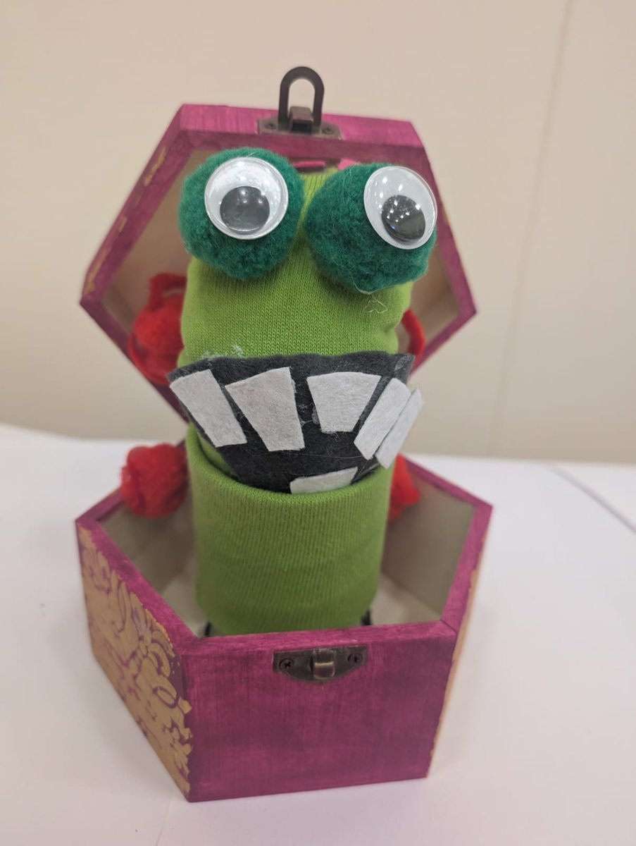 Rotherhamcreat2's tweet image. A fantastic afternoon @AstonFence Yr1 children and families have been making Terrific Toys. Look at these beautiful Jack-in-a-Box toys and Kaleidoscopes. Amazing creative art skills developed and lovely team work too. We love these. #fabulousfamilies #learningtogether