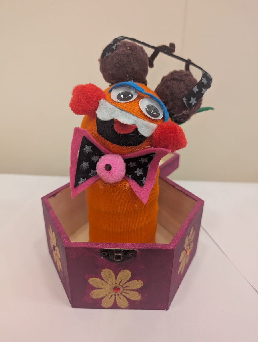 Rotherhamcreat2's tweet image. A fantastic afternoon @AstonFence Yr1 children and families have been making Terrific Toys. Look at these beautiful Jack-in-a-Box toys and Kaleidoscopes. Amazing creative art skills developed and lovely team work too. We love these. #fabulousfamilies #learningtogether