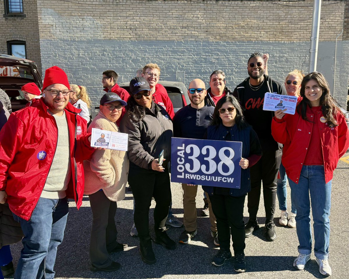 CentralLaborNYC's tweet image. Getting out the #UnionStrong vote for @shirley4council with @CWADistrict1, @Local338, @nynurses, &amp;amp; @DC37nyc! BX stand up!
 
#NYCLaborVotes