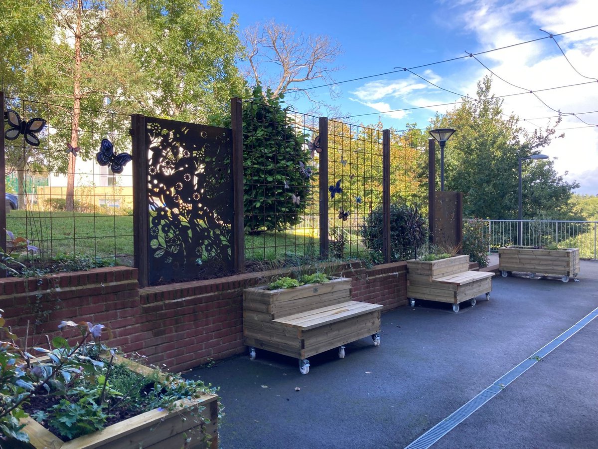 MTWnhs's tweet photo. The @MTW_TWICU garden helps support the mental and physical wellbeing of critical care patients.

It has reopened following a series of improvements made possible by a generous bequest to the Tunbridge Wells Hospital League of Friends.

Read more: https://t.co/vcVRzPpo2Q https://t.co/reu4v6nr7e