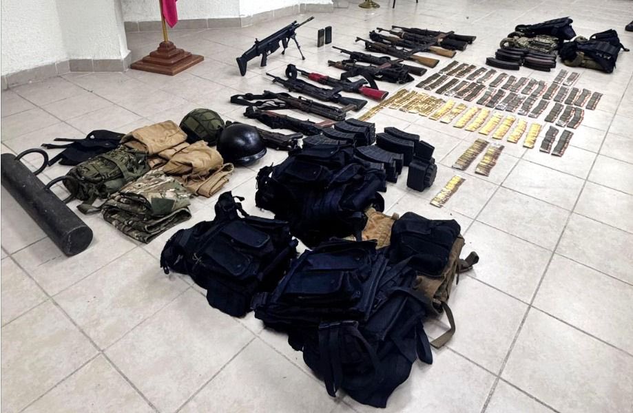 ¿QUÉ HAY DETRÁS DE LA DETENCIÓN EN CHIAPAS? CINCO ARMADOS

— La FGR vincula a cinco hombres por portación de armas exclusivas para el ejército. Operativo en la carretera de Chiapas.  

📎technology.javieroliver.co/2025/11/operat…