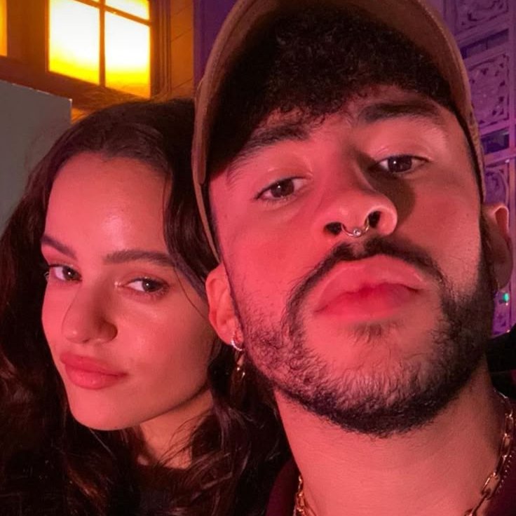 Rosalía defende Bad Bunny após algumas pessoas tirarem suas palavras de contexto em um podcast:

"Ei, eu entendo seu ponto de vista, mas acho que isso está sendo tirado de contexto. Eu só tenho amor e respeito pelo Benito, ele é um ótimo colega que admiro e com quem tive a sorte