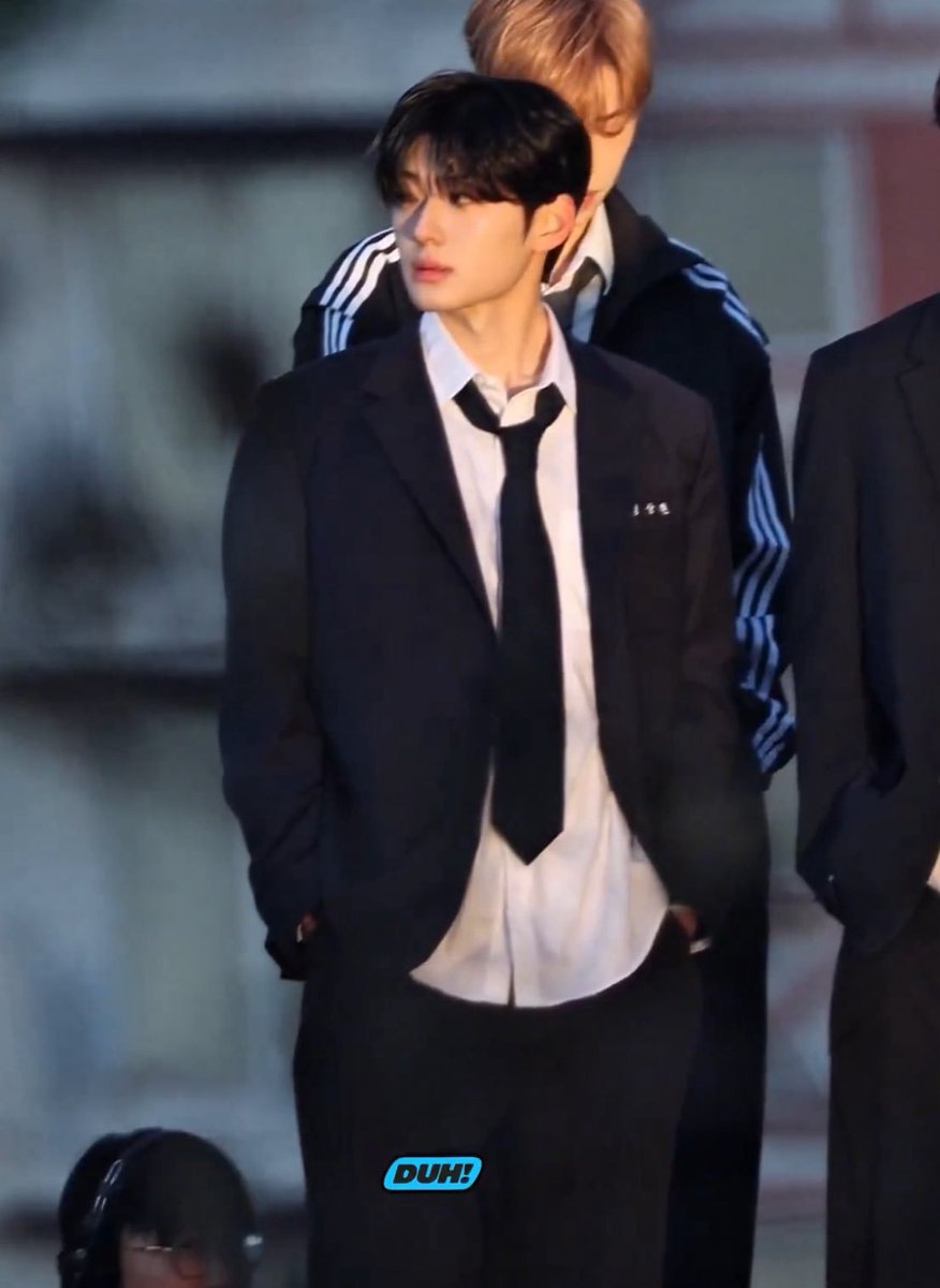 forwoojini_'s tweet image. #패밀리즈
교복...이 퍼컬인 남성분들