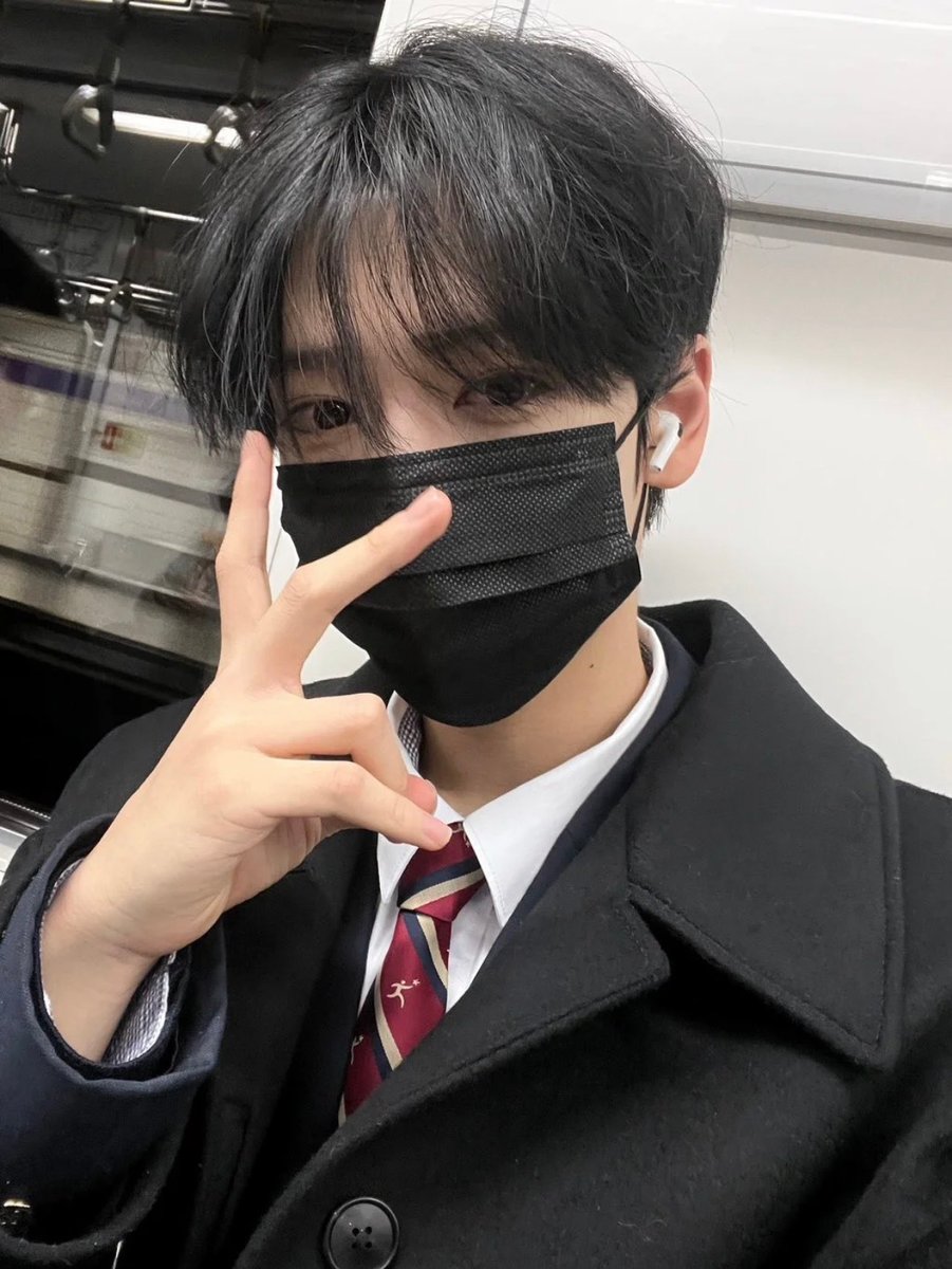 forwoojini_'s tweet image. #패밀리즈
교복...이 퍼컬인 남성분들