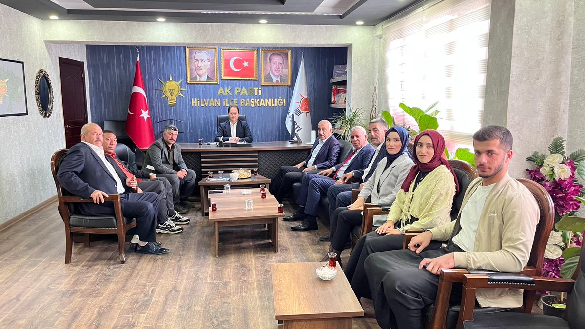 📍Hilvan İlçe Başkanlığı
 
Hilvan İlçe Başkanı <a href="/SEToprak_/">Selahaddin Eyyüb Toprak 🇹🇷</a> ve ilçe teşkilatımızı Ziyaret Ettim. Teşkilat ve saha çalışmalarını konuştuk, hasbihal ettik.