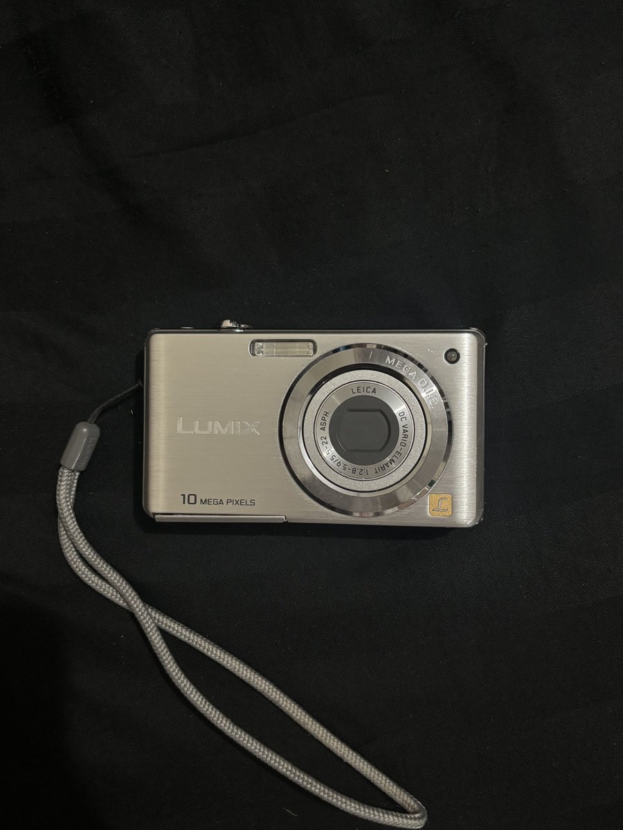 mxampp's tweet image. ส่งต่อกล้องดิจิตอล LUMIX fs7
เต็มระบบ จอสวย แฟลชสาด
ตำหนิฝาแบตแง้มๆ ไม่มีผลต่อการใช้งานค่ะ 
ภาษาญี่ปุ่นนะคะ  ราคา 1,500 รวมส่ง ทักดูเพิ่มเติมได้ค่ะ #กล้องดิจิตอลมือสอง  #กล้องดิจิตอลเก่า  #กล้องดิจิตอล #ส่งต่อcintage