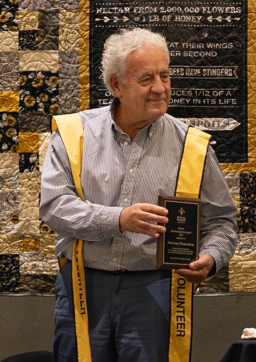 ProjectApism's tweet image. Great discussions in Salmon Arm, BC 🍁🐝
PAm partners shared honey bee health &amp;amp; queen research updates, plus emerging threats like Tropilaelaps. Congrats to award-winner Heather Sosnowski &amp;amp; best wishes to Paul Van Westendorp on his retirement after 35 years!