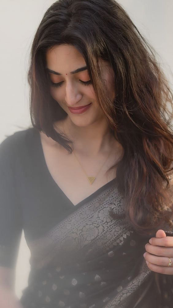 بـہــــــار آئـــے  تو اک یــــاد تـــازہ ہوتی ہـے
کبھی کبھار مجھے پھــول بھیجتا تھا کوئی ❤️