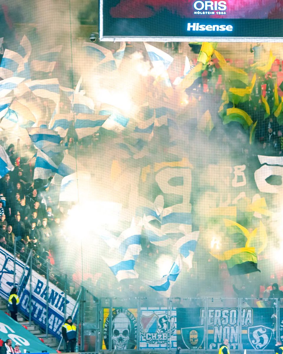 Banik Ostrava fans in Praha
📸 <a href="/chachari_cz/">Chachaři.cz</a> 
🇨🇿 01.11