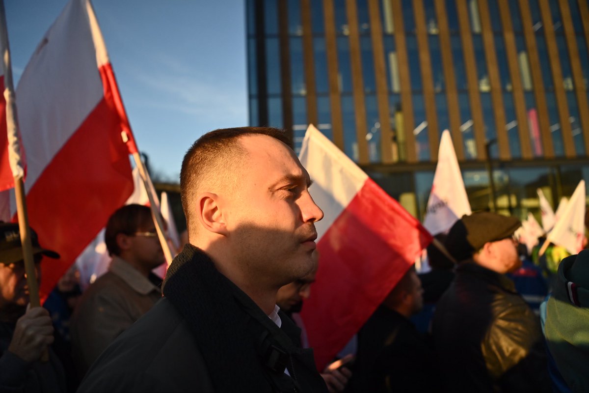 KONFEDERACJA_'s tweet photo. Katowice teraz! 
Trwa marsz w obronie polskiego przemysłu i miejsc pracy ‼️ https://t.co/j6uXuUT204